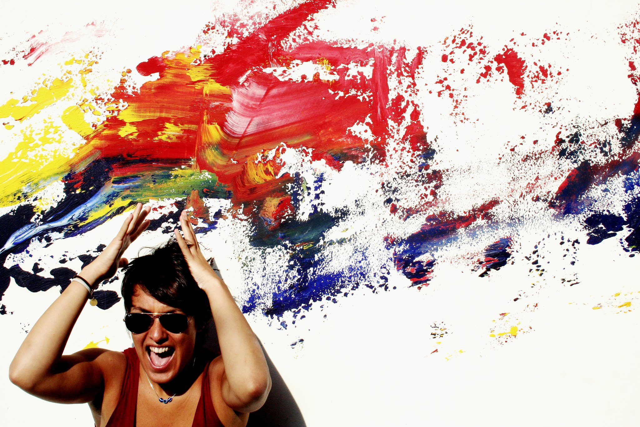 картины сумасшедших художников. картина смешение красок. современное искусство живопись. цветные кляксы. кричащие краски.